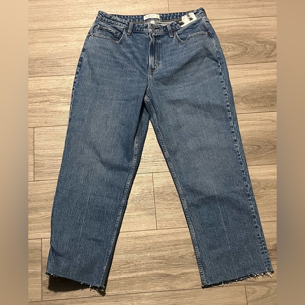 BRAND NEW! Abercrombie & Fitch Curve Love High Rise Vintage Straight Jean